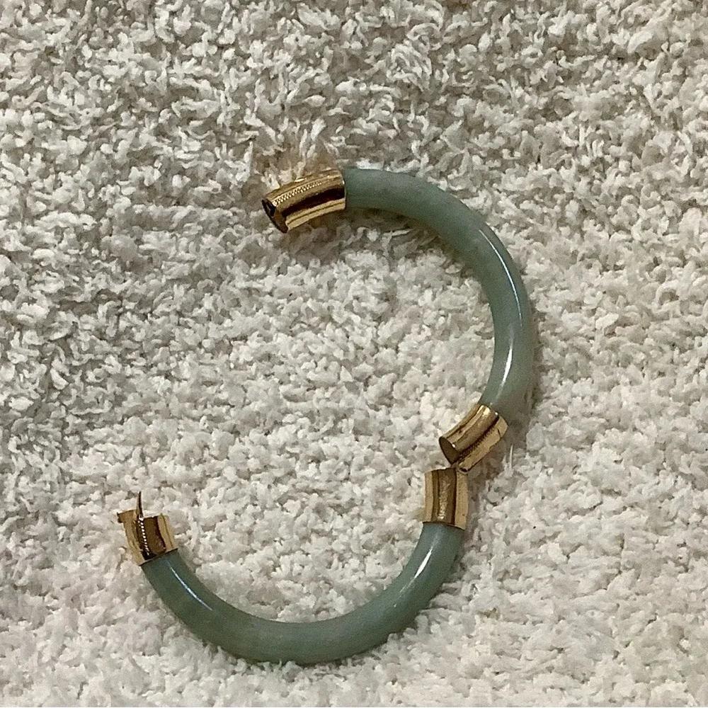 Vtg 14K Yellow Gold Hinge Jade Bangle / 57mm circumference /2.3”inside Diameter - Picture 6 of 13